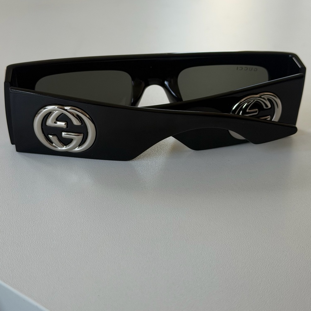 Gucci Sleek Black Sunglasses - Picture 6 of 6